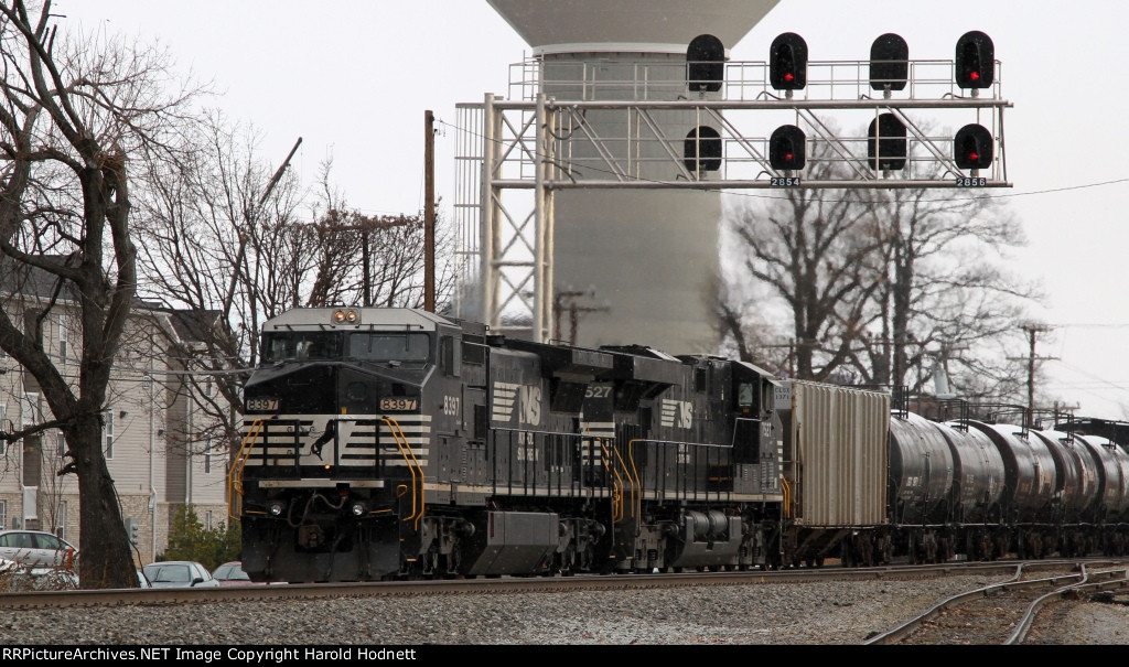 NS 8397 & 7527 lead train 159 southbound in a light snow